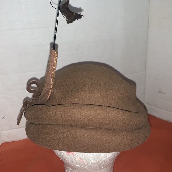 Vintage Brown wool w/ wire feather Merrimac hat Excellent condition!!! - Picture 5 of 10